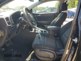 2020 Kia Sportage LX z VIN KNDPMCAC3L7640728, wystawiony jako Copart lot #56922035 z przebiegiem 74 707 mil mil oraz Szkoda całkowita • Salvage title. Historia ofert i sprzedaży dostępna na DreamBid. Obrazek 7.