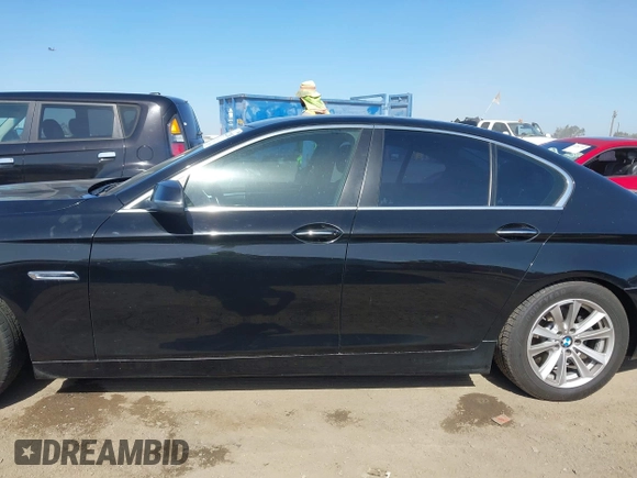 2015 BMW 5 Series 528i z VIN WBA5A5C57FD515826, wystawiony jako IAAI lot #42232062 z przebiegiem 80 641 mil mil oraz . Historia ofert i sprzedaży dostępna na DreamBid. Obrazek 14.