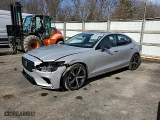 2024 Volvo S60 Core Dark Theme with VIN 7JRL12TK6RG324207, listed as a Copart auction lot 44436235 with 15,658 mi miles and Clean Title. Bid and sale history available at carsss.com. Image 1.