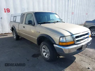 2000 Ford Ranger XLT with VIN 1FTYR14X0YPB22141, listed as a IAAI auction lot 42173168 with 149,721 mi miles. Bid and sale history available at carsss.com. Image 1.
