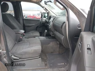 2017 Nissan Frontier SV z VIN 1N6DD0CU6HN720855, wystawiony jako IAAI lot #42474630 z przebiegiem 229 042 mil mil oraz . Historia ofert i sprzedaży dostępna na DreamBid. Obrazek 5.