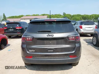 2023 Jeep Compass Latitude z VIN 3C4NJDBNXPT520349, wystawiony jako IAAI lot #42393852 z przebiegiem 45 340 mil mil oraz . Historia ofert i sprzedaży dostępna na DreamBid. Obrazek 16.