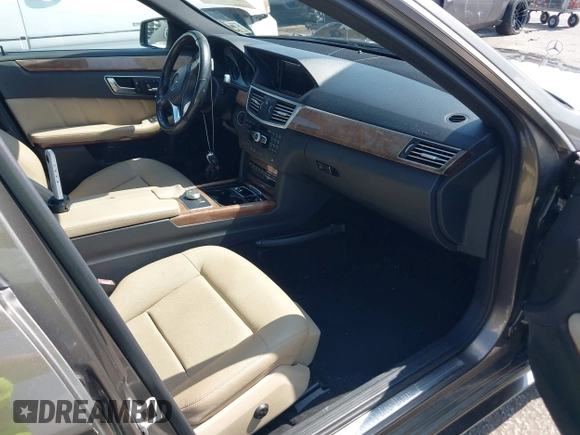 2012 Mercedes-Benz E 350 Luxury z VIN WDDHF5KB5CA629139, wystawiony jako IAAI lot #42360346 z przebiegiem 142 949 mil mil oraz . Historia ofert i sprzedaży dostępna na DreamBid. Obrazek 5.