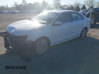 2014 Volkswagen Jetta SEL z VIN 3VWL17AJ8EM336569, wystawiony jako IAAI lot #41975776 z przebiegiem 134 967 mil mil oraz . Historia ofert i sprzedaży dostępna na DreamBid. Obrazek 17.