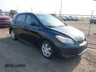 2009 Toyota Matrix with VIN 2T1KU40E69C091858, listed as a IAAI auction lot 41925490 with 153,161 mi miles. Bid and sale history available at carsss.com. Image 1.