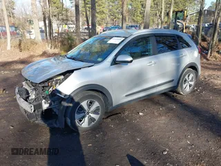 2018 Kia Niro LX with VIN KNDCB3LC1J5114060, listed as a IAAI auction lot 41326850 with 106,330 mi miles. Bid and sale history available at carsss.com. Image 2.