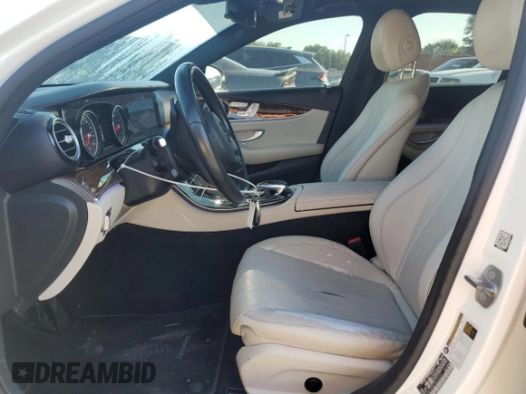 2017 Mercedes-Benz E 300 Luxury z VIN WDDZF4KB2HA054441, wystawiony jako Copart lot #56946975 z przebiegiem 154 968 mil mil oraz Nie do naprawy • Non repairable. Historia ofert i sprzedaży dostępna na DreamBid. Obrazek 7.