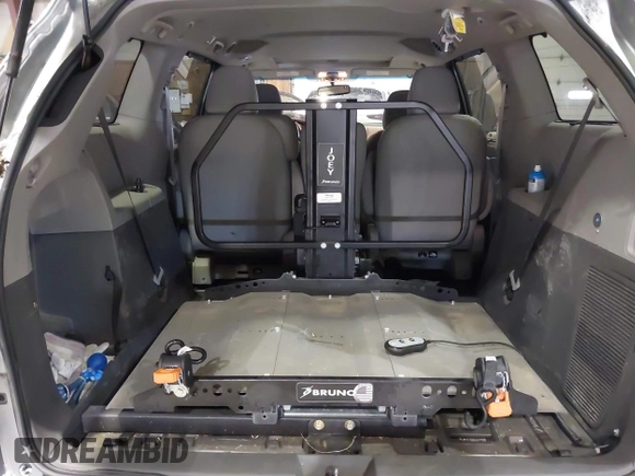 2017 Toyota Sienna XLE Auto Access Seat with VIN 5TDYZ3DC8HS769921, listed as a IAAI auction lot 41237055 with 152,509 mi miles and . Bid and sale history available at DreamBid. Image 12.