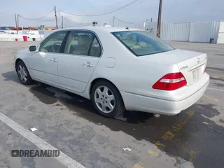 2004 Lexus LS 430 with VIN JTHBN36F140165275, listed as a IAAI auction lot 42182212 with 246,908 mi miles and . Bid and sale history available at DreamBid. Image 3.