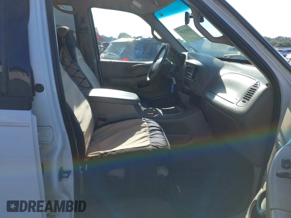 2000 Ford Expedition Eddie Bauer with VIN 1FMPU18L5YLB92805, listed as a IAAI auction lot 42853287 with 205,555 mi miles and . Bid and sale history available at DreamBid. Image 5.