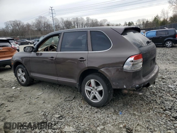2009 Porsche Cayenne z VIN WP1AA29P79LA04909, wystawiony jako Copart lot #47720915 z przebiegiem 208 619 mil mil oraz Szkody całkowita. Historia ofert i sprzedaży dostępna na DreamBid. Obrazek 2.