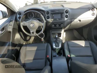 2012 Volkswagen Tiguan SE z VIN WVGAV7AXXCW513800, wystawiony jako Copart lot #53005945 z przebiegiem 155 920 mil mil oraz Tytuł czysty. Historia ofert i sprzedaży dostępna na DreamBid. Obrazek 8.