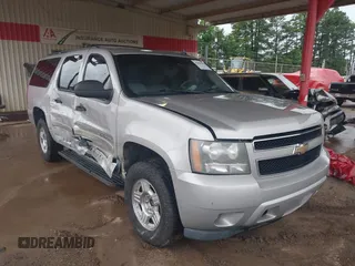2008 Chevrolet Suburban LTZ z VIN 1GNFC16058R256647, wystawiony jako IAAI lot #42464707 z przebiegiem 185 216 mil mil oraz . Historia ofert i sprzedaży dostępna na DreamBid. Obrazek 1.