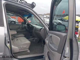 2002 Toyota Sequoia Limited with VIN 5TDZT38AX2S133555, listed as a IAAI auction lot 41211313 with 209,344 mi miles. Bid and sale history available at carsss.com. Image 5.