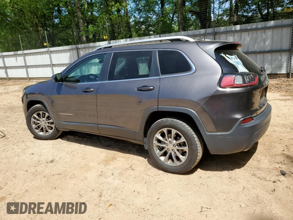 2019 Jeep Cherokee Latitude Plus z VIN 1C4PJLLN0KD151937, wystawiony jako Copart lot #53738255 z przebiegiem 63 450 mil mil oraz Szkoda całkowita • Salvage title. Historia ofert i sprzedaży dostępna na DreamBid. Obrazek 2.