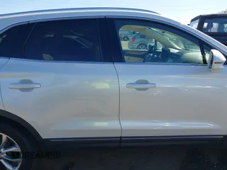 2015 Lincoln MKC z VIN 5LMCJ1A94FUJ13781, wystawiony jako IAAI lot #41761324 z przebiegiem 139 196 mil mil oraz . Historia ofert i sprzedaży dostępna na DreamBid. Obrazek 13.