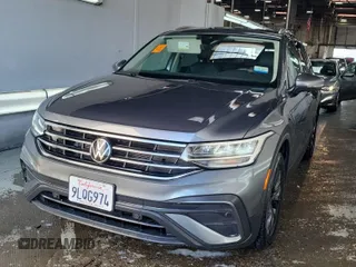 2024 Volkswagen Tiguan SE with VIN 3VV3B7AX8RM107014, listed as a IAAI auction lot 42734341 with 27,789 mi miles and . Bid and sale history available at DreamBid. Image 20.