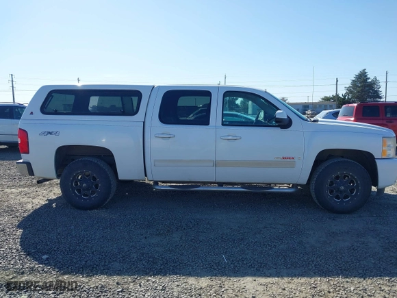 2007 Chevrolet Silverado 1500 LTZ with VIN 2GCFK13Y471695819, listed as a IAAI auction lot 41755850 with 216,487 mi miles. Bid and sale history available at carsss.com. Image 14.