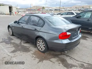 2006 BMW 3 Series 325i with VIN WBAVB13536KX69406, listed as a IAAI auction lot 41925948 with 123,734 mi miles. Bid and sale history available at carsss.com. Image 3.