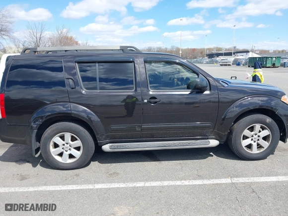 2011 Nissan Pathfinder LE with VIN 5N1AR1NB1BC601571, listed as a IAAI auction lot 41981127 with 175,849 mi miles. Bid and sale history available at carsss.com. Image 13.