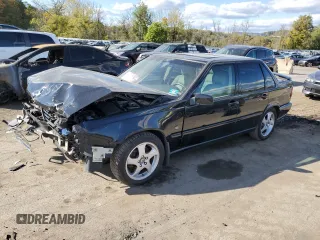 1998 Volvo S70 z VIN YV1LS5340W1425573, wystawiony jako Copart lot #75317244 z przebiegiem 403 370 mil mil oraz Szkody całkowita. Historia ofert i sprzedaży dostępna na DreamBid. Obrazek 1.