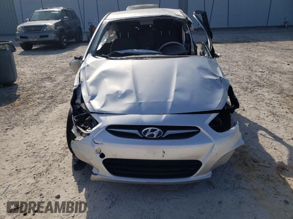 2013 Hyundai Accent GS z VIN KMHCT5AE3DU081887, wystawiony jako Copart lot #63272094 z przebiegiem 124 523 mil mil oraz Nie do naprawy • Non repairable. Historia ofert i sprzedaży dostępna na DreamBid. Obrazek 5.