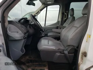 2017 Ford Transit XL z VIN 1FBAX2CM1HKA49433, wystawiony jako Copart lot #83585154 z przebiegiem 85 131 mil mil oraz Czysty tytuł • Clean title. Historia ofert i sprzedaży dostępna na DreamBid. Obrazek 7.