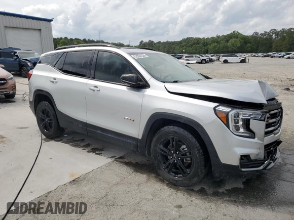 2022 GMC Terrain AT4 z VIN 3GKALYEV4NL251066, wystawiony jako Copart lot #53334335 z przebiegiem Nie podano mil oraz Szkoda całkowita • Salvage title. Historia ofert i sprzedaży dostępna na DreamBid. Obrazek 4.
