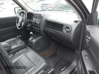 2016 Jeep Patriot Latitude with VIN 1C4NJRFB1GD523904, listed as a IAAI auction lot 42017736 with 164,705 mi miles. Bid and sale history available at carsss.com. Image 5.