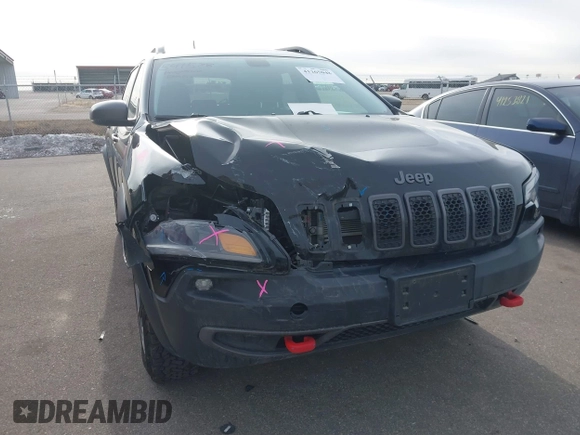 2019 Jeep Cherokee Trailhawk Elite with VIN 1C4PJMBX0KD395421, listed as a IAAI auction lot 41265048 with 70,070 mi miles. Bid and sale history available at carsss.com. Image 6.