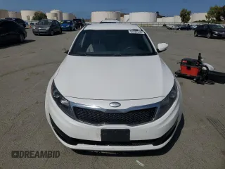 2013 Kia Optima LX z VIN 5XXGM4A76DG206790, wystawiony jako Copart lot #54222565 z przebiegiem 133 077 mil mil oraz Szkoda całkowita • Salvage title. Historia ofert i sprzedaży dostępna na DreamBid. Obrazek 5.