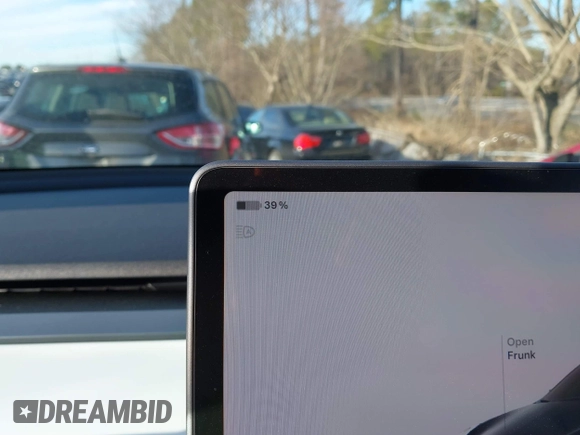 2024 Tesla Model Y с VIN 7SAYGDED7RF011175, выставлен на аукционе IAAI как лот 41366276 с пробегом 9 317 миль миль и . История ставок и продаж доступна на DreamBid. Изображение 17.