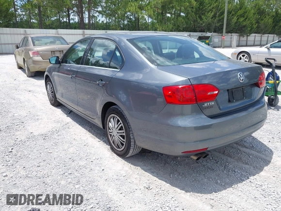 2013 Volkswagen Jetta SE z VIN 3VWDX7AJ8DM399267, wystawiony jako IAAI lot #42687598 z przebiegiem 137 271 mil mil oraz . Historia ofert i sprzedaży dostępna na DreamBid. Obrazek 3.