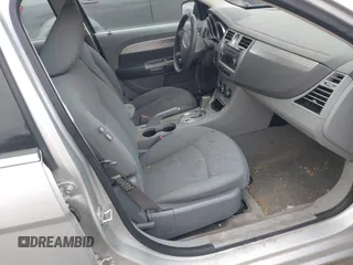 2007 Chrysler Sebring Touring z VIN 1C3LC56K27N567578, wystawiony jako IAAI lot #41507319 z przebiegiem 181 390 mil mil oraz . Historia ofert i sprzedaży dostępna na DreamBid. Obrazek 5.