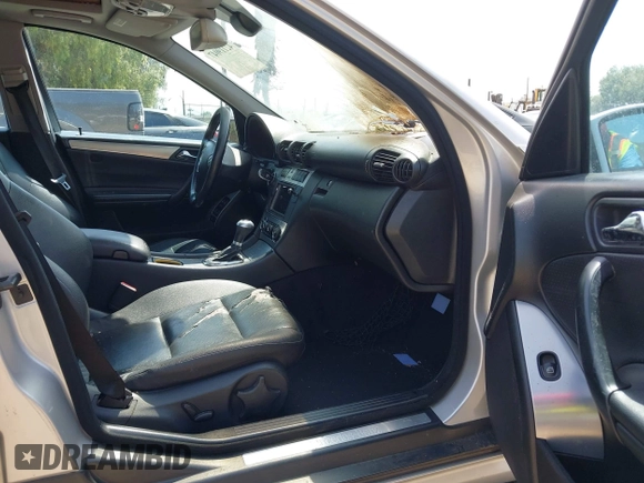 2005 Mercedes-Benz C 230 Kompressor с VIN WDBRF40J15A782461, выставлен на аукционе IAAI как лот 42119047 с пробегом Не указан миль и . История ставок и продаж доступна на DreamBid. Изображение 5.