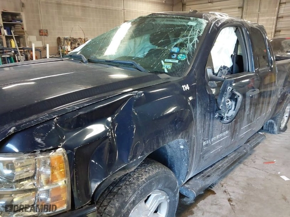 2011 Chevrolet Silverado 1500 LT with VIN 1GCRCSE06BZ361721, listed as a IAAI auction lot 41335106 with 283,753 mi miles. Bid and sale history available at carsss.com. Image 6.