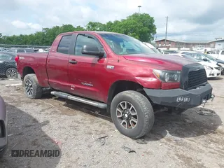 2008 Toyota Tundra z VIN 5TBBV541X8S517382, wystawiony jako IAAI lot #42231096 z przebiegiem 111 953 mil mil oraz . Historia ofert i sprzedaży dostępna na DreamBid. Obrazek 1.