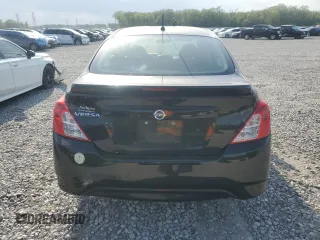 2017 Nissan Versa S Plus z VIN 3N1CN7AP5HL847956, wystawiony jako Copart lot #52648345 z przebiegiem Nie podano mil oraz Szkody całkowita. Historia ofert i sprzedaży dostępna na DreamBid. Obrazek 6.
