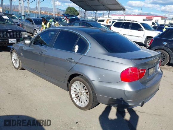 2011 BMW 3 Series 335i xDrive с VIN WBAPL5C54BA916829, выставлен на аукционе IAAI как лот 41760447 с пробегом 133 057 миль миль и . История ставок и продаж доступна на DreamBid. Изображение 3.