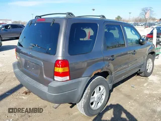2004 Ford Escape XLT with VIN 1FMYU03164KB22170, listed as a IAAI auction lot 41991801 with 170,492 mi miles. Bid and sale history available at carsss.com. Image 4.