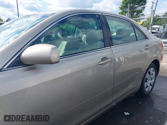 2007 Toyota Camry CE z VIN 4T1BE46K07U048199, wystawiony jako IAAI lot #42188393 z przebiegiem 166 614 mil mil oraz . Historia ofert i sprzedaży dostępna na DreamBid. Obrazek 14.