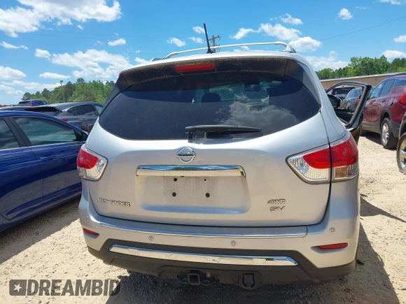 2015 Nissan Pathfinder SL z VIN 5N1AR2MM6FC668911, wystawiony jako IAAI lot #42344670 z przebiegiem 70 204 mil mil oraz . Historia ofert i sprzedaży dostępna na DreamBid. Obrazek 16.