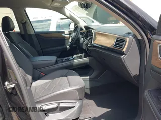 2024 Volkswagen Atlas SE with VIN 1V2WR2CA2RC531551, listed as a IAAI auction lot 42733108 with 34,551 mi miles and . Bid and sale history available at DreamBid. Image 5.