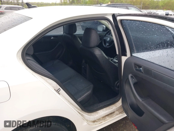 2011 Volkswagen Jetta Sedan SE w/Convenience & Sunroof PZEV with VIN 3VWDZ7AJ4BM385356, listed as a IAAI auction lot 42012728 with 169,045 mi miles. Bid and sale history available at carsss.com. Image 8.