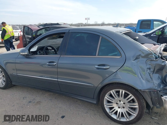 2008 Mercedes-Benz E-Class Luxury 3.5L with VIN WDBUF56X68B220680, listed as a IAAI auction lot 41816698 with 221,219 mi miles. Bid and sale history available at carsss.com. Image 14.