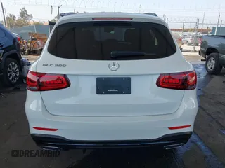 2022 Mercedes-Benz GLC 300 with VIN W1N0G8DB2NG109881, listed as a IAAI auction lot 42396933 with 30,233 mi miles and . Bid and sale history available at DreamBid. Image 17.