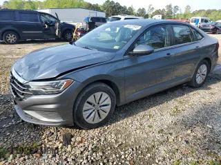 2019 Volkswagen Jetta S z VIN 3VWCB7BUXKM234238, wystawiony jako Copart lot #52831945 z przebiegiem 118 838 mil mil oraz Szkoda całkowita • Salvage title. Historia ofert i sprzedaży dostępna na DreamBid. Obrazek 1.