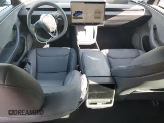 2024 Tesla Model 3 z VIN 5YJ3E1EA7RF726152, wystawiony jako Copart lot #58385925 z przebiegiem 10 892 mil mil oraz Nie do naprawy. Historia ofert i sprzedaży dostępna na DreamBid. Obrazek 8.