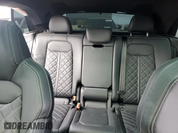 2023 Audi SQ8 Premium Plus z VIN WA1AWBF15PD043423, wystawiony jako Copart lot #53562584 z przebiegiem 17 521 mil mil oraz Czysty tytuł • Clean title. Historia ofert i sprzedaży dostępna na DreamBid. Obrazek 10.