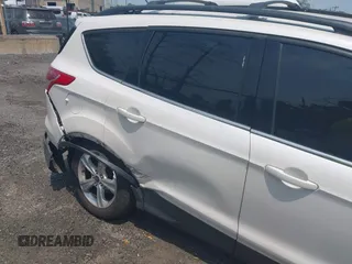 2013 Ford Escape SE z VIN 1FMCU9GXXDUD82847, wystawiony jako IAAI lot #42436360 z przebiegiem 142 071 mil mil oraz . Historia ofert i sprzedaży dostępna na DreamBid. Obrazek 6.